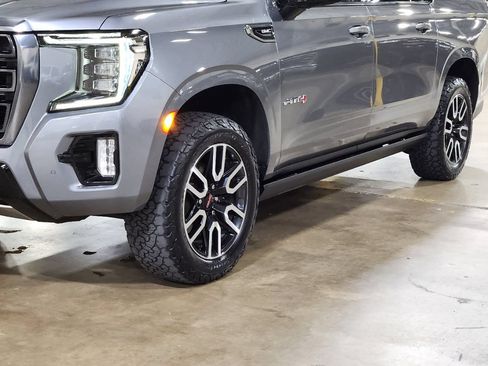 Used 2021 GMC Yukon XL AT4 w/ AT4 Premium Plus Package AWD/4WD image 17