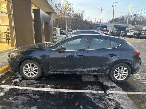 Used 2016 MAZDA MAZDA3 i Grand Touring image 2