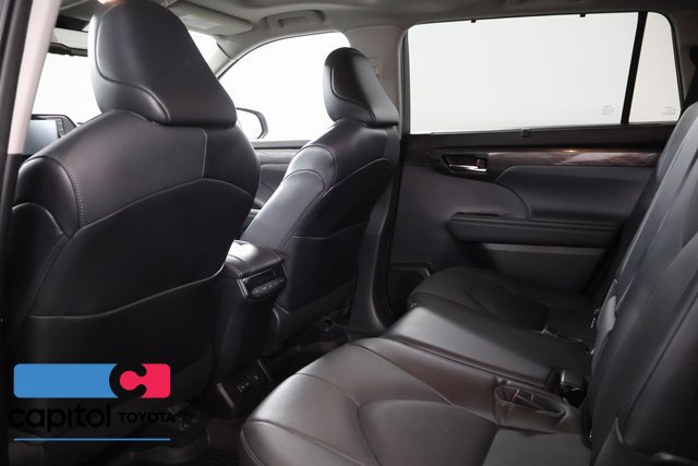 Used 2022 Toyota Highlander Limited AWD/4WD image 35