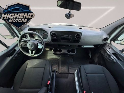 Used 2022 Mercedes-Benz Sprinter 2500 image 13