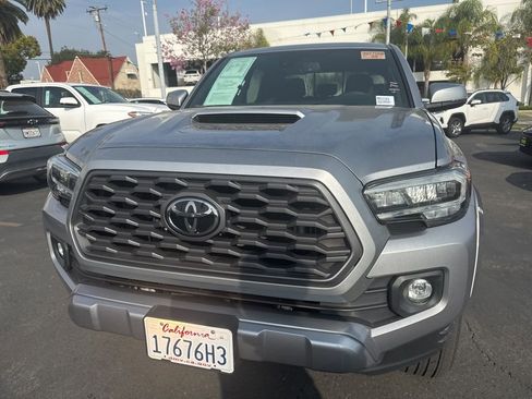 Used 2021 Toyota Tacoma TRD Sport w/ Technology Package image 5