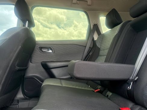 Used 2023 Nissan Rogue SV FWD image 31