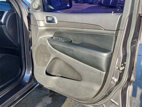 Used 2017 Jeep Grand Cherokee Altitude image 17