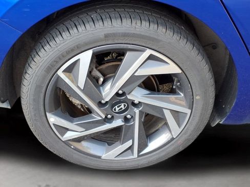 Used 2025 Hyundai Elantra Limited FWD image 35