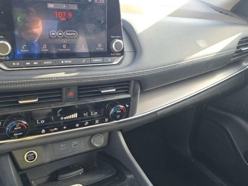 Used 2023 Nissan Rogue SV w/ SV Premium B Package FWD image 3