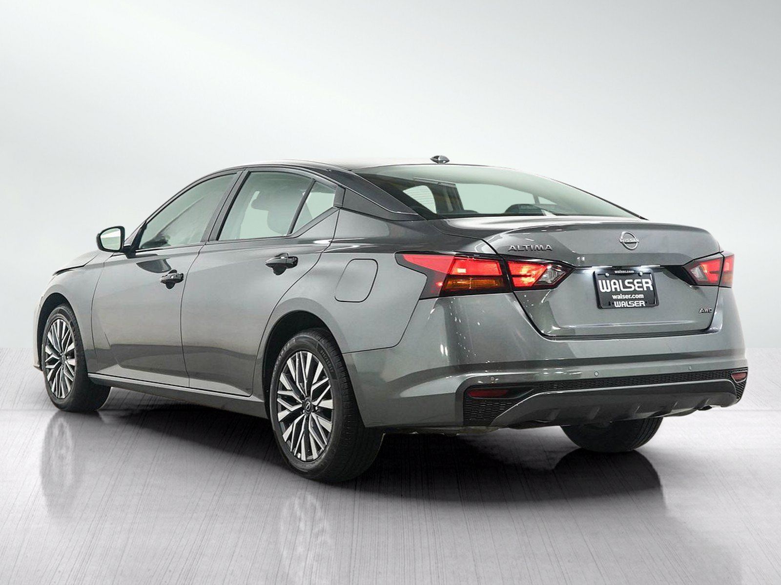Used 2025 Nissan Altima 2.5 SV AWD/4WD image 3