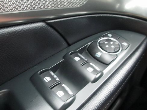 Used 2018 Ford Explorer XLT w/ Equipment Group 202A image 24