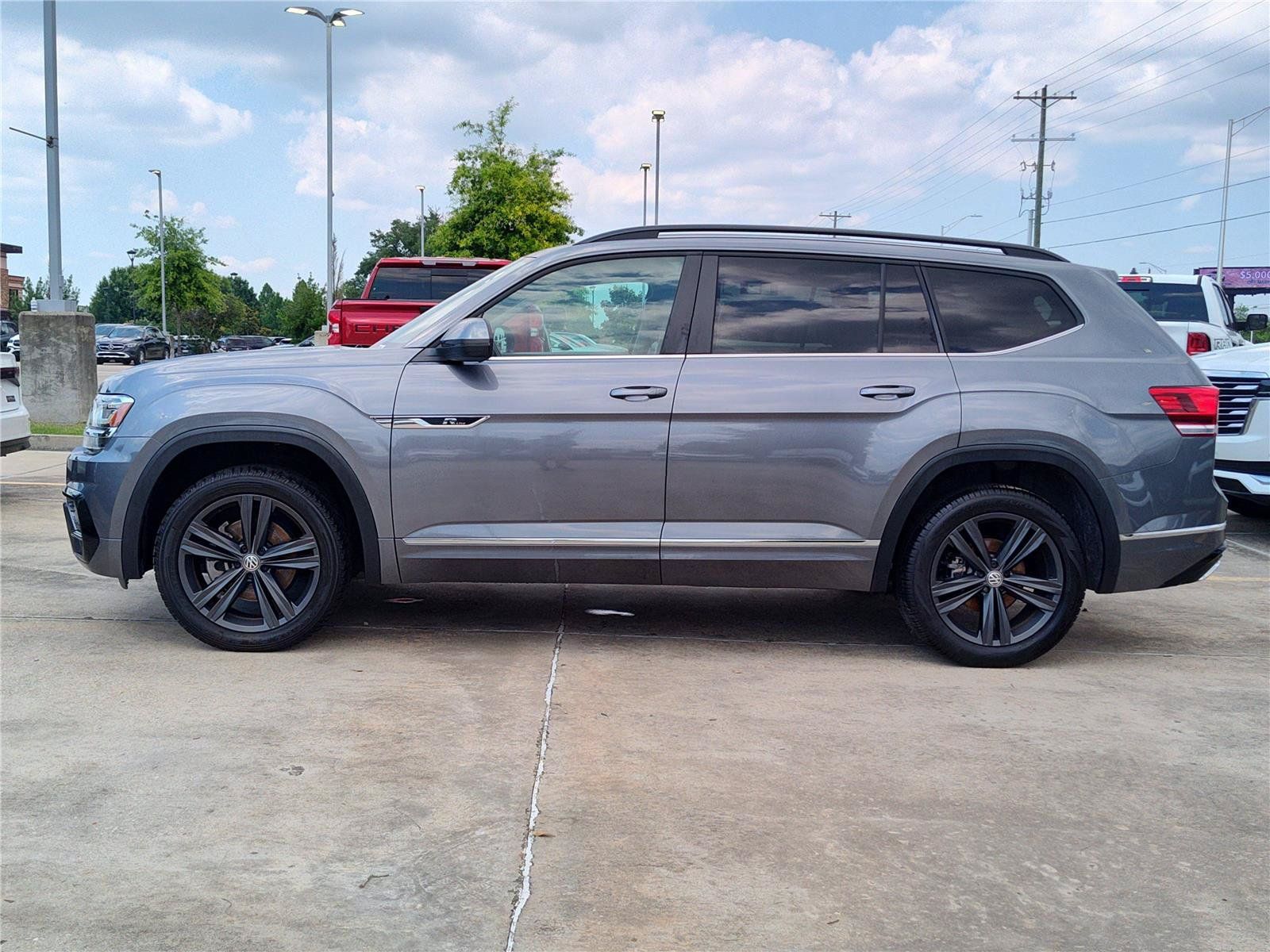Used 2020 Volkswagen Atlas SE w/ Towing Package FWD image 3
