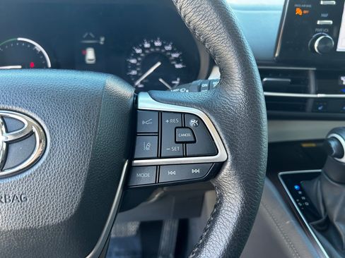 Certified 2023 Toyota Sienna XLE w/ XLE Plus Package AWD/4WD image 15