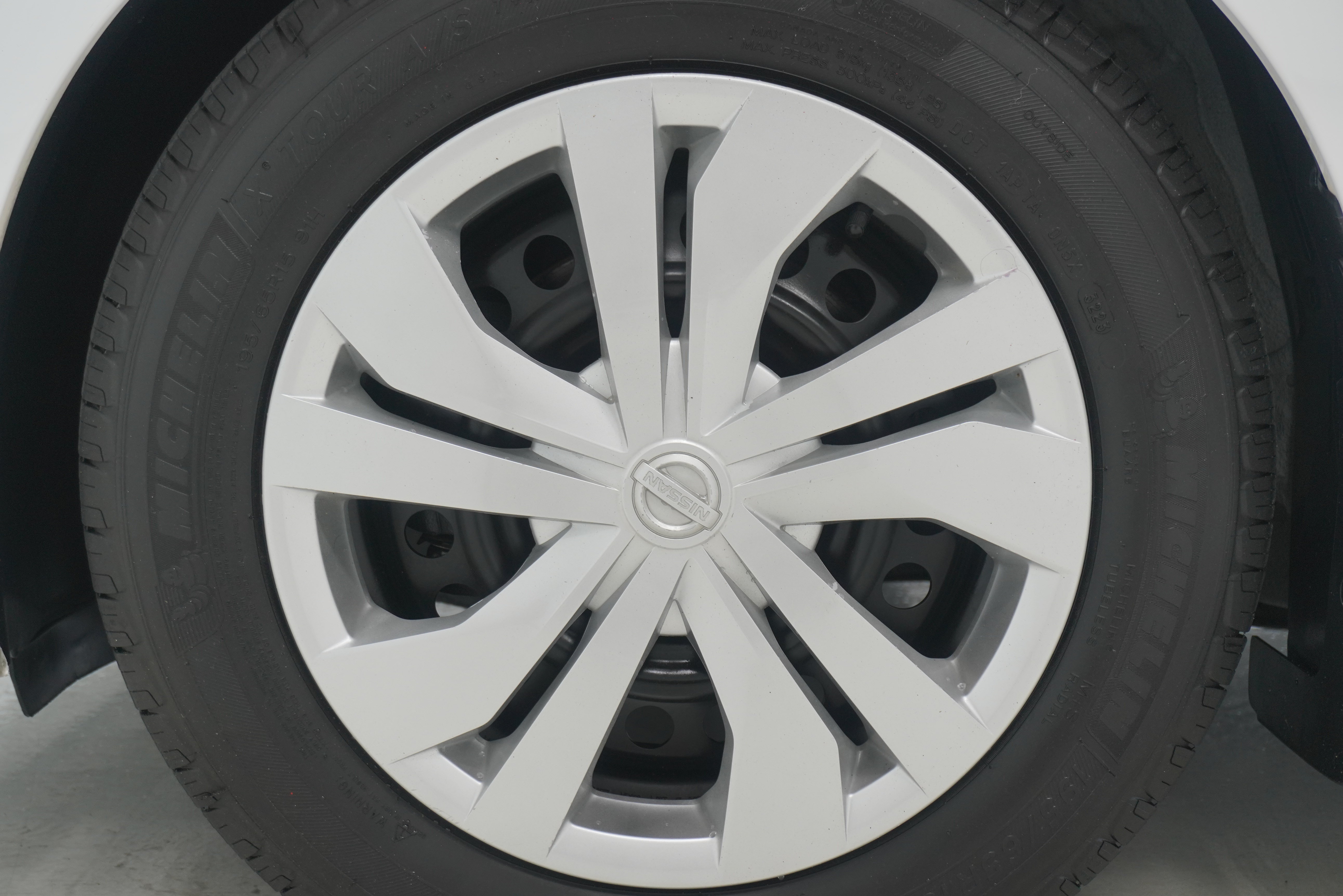 Used 2020 Nissan Versa S FWD image 23
