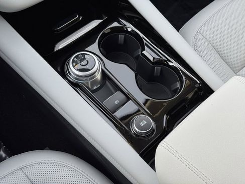 Used 2025 Ford Explorer Platinum w/ LUX Leather Package image 19