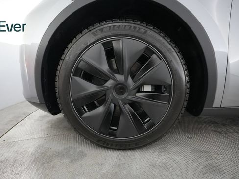 Used 2025 Tesla Model Y Long Range AWD/4WD image 19
