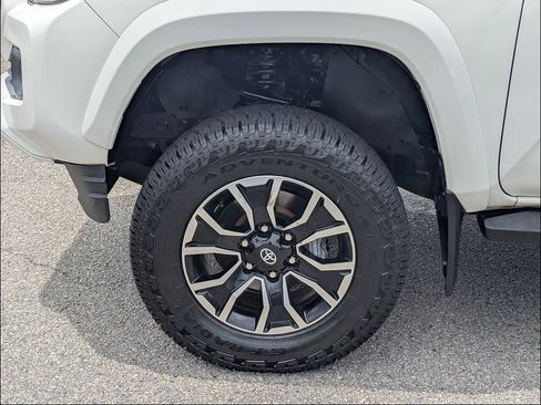 Used 2022 Toyota Tacoma TRD Sport w/ TRD Premium Sport Package AWD/4WD image 10