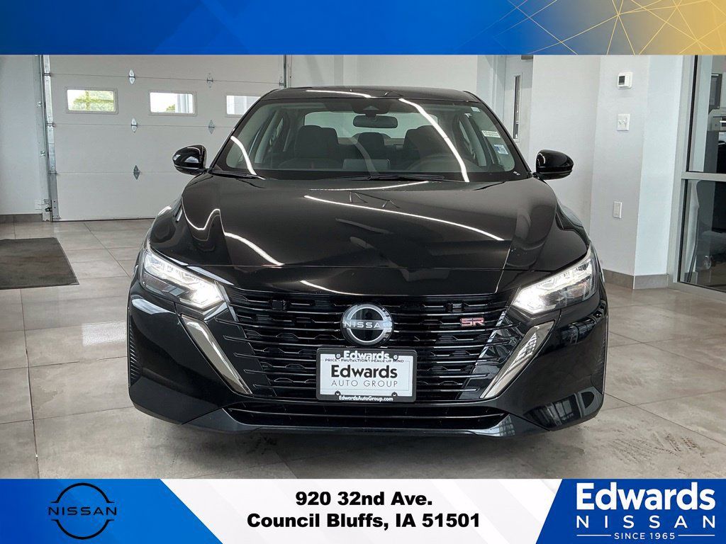 Used 2025 Nissan Sentra SR FWD image 3