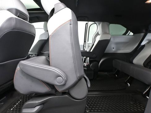 Used 2024 Toyota Sienna XSE AWD/4WD image 39