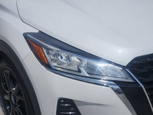 Used 2023 Nissan Kicks SV w/ Interior Electronics Package FWD image 9