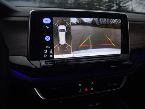 Used 2024 Volkswagen Atlas SEL Premium R-Line image 11