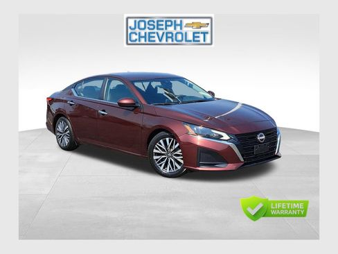 Used 2023 Nissan Altima 2.5 SV image 1