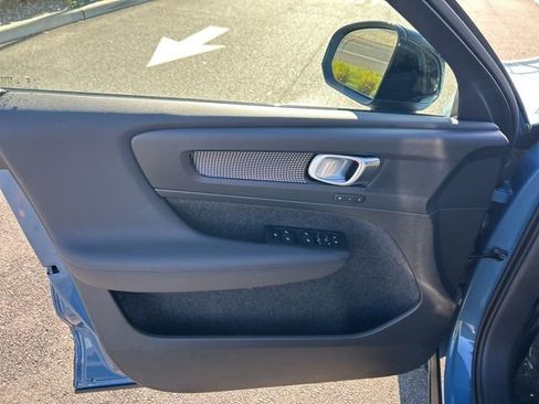 Certified 2025 Volvo XC40 B5 Plus image 16