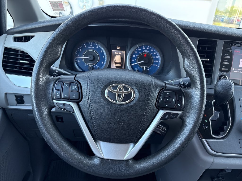 Used 2020 Toyota Sienna LE FWD image 14