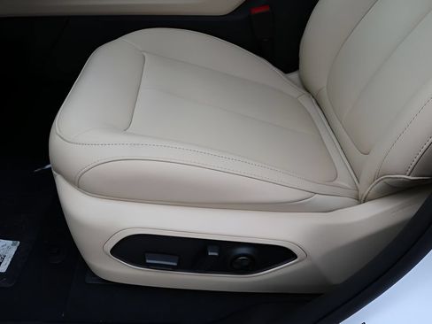 New 2026 Jeep Grand Cherokee L Limited AWD/4WD image 12