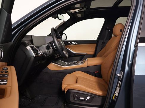 Used 2025 BMW X5 xDrive50e w/ Parking Assistance Package image 10