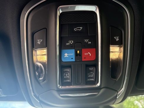 Used 2023 Jeep Grand Cherokee Altitude image 22