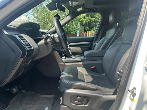 Used 2020 Land Rover Discovery Landmark AWD/4WD image 11