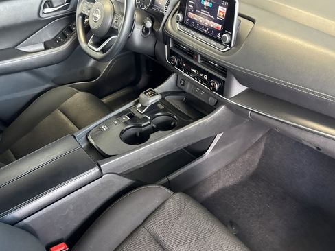 Certified 2024 Nissan Rogue SV FWD image 16