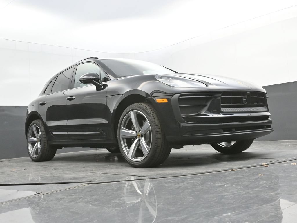 Certified 2026 Porsche Macan AWD/4WD image 35