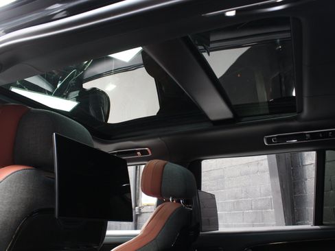 Used 2024 Land Rover Range Rover SV AWD/4WD image 25