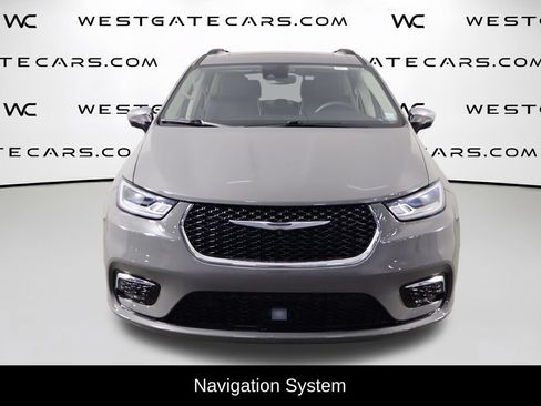 Used 2023 Chrysler Pacifica Limited w/ Uconnect Theater Family Group AWD/4WD image 2