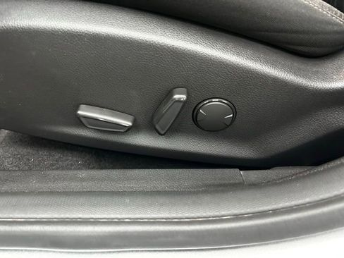 Used 2016 Ford Focus SE w/ SE Power Seat Package image 5