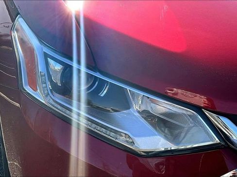 Used 2021 Chevrolet Traverse LT FWD image 32