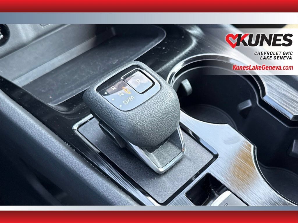 Used 2024 Nissan Rogue S FWD image 26