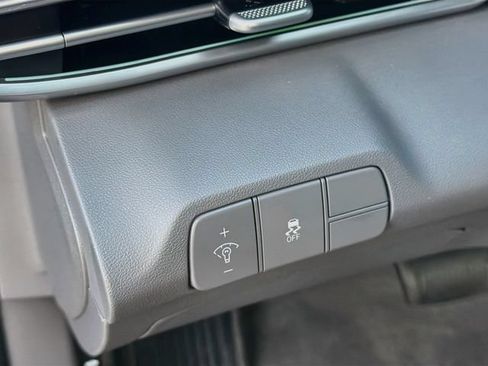 Certified 2025 Hyundai Elantra SEL FWD image 10