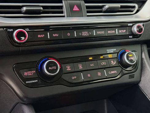 Used 2022 Kia Niro EX Premium image 19