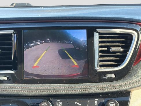 Used 2020 Chrysler Pacifica Limited FWD image 15