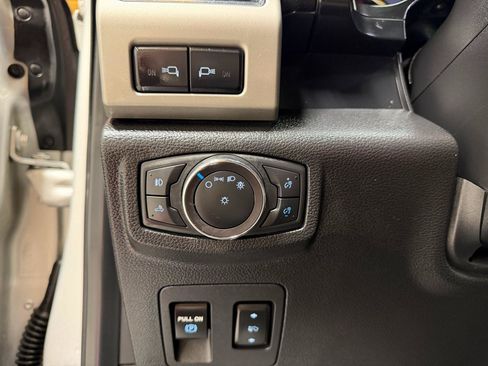 Used 2019 Ford F150 Lariat w/ Equipment Group 502A Luxury AWD/4WD image 14