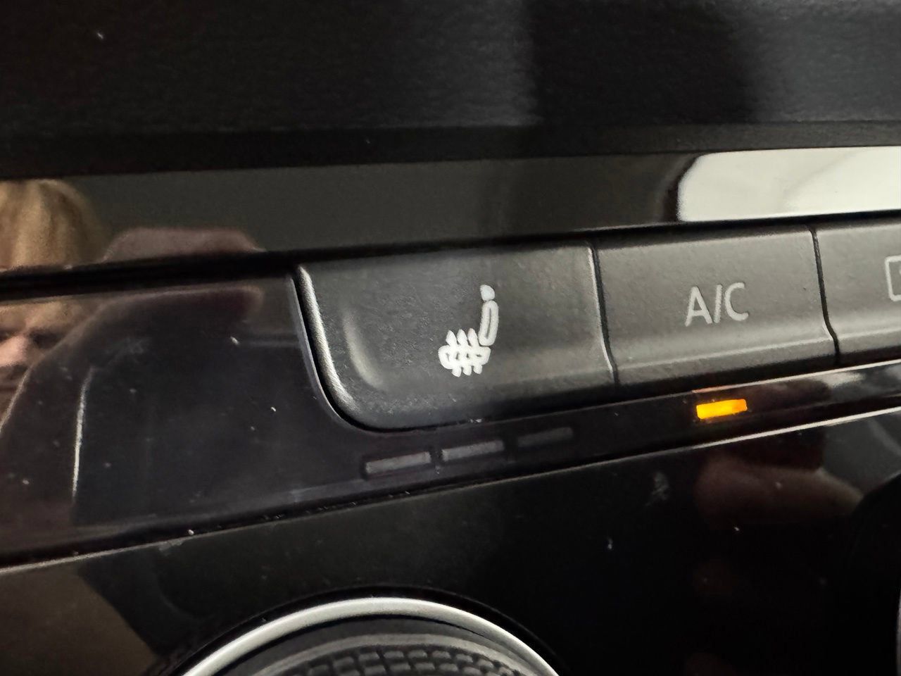 Used 2023 Volkswagen Taos SE w/ Panoramic Sunroof Package FWD image 26