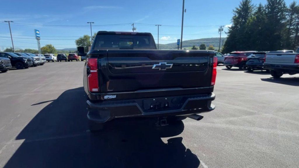 Used 2025 Chevrolet Silverado 2500 LT w/ Trail Boss Package AWD/4WD image 7