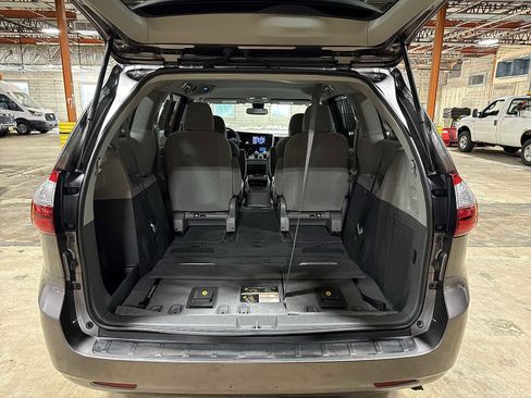 Used 2020 Toyota Sienna LE w/ LE Preferred Package AWD/4WD image 11