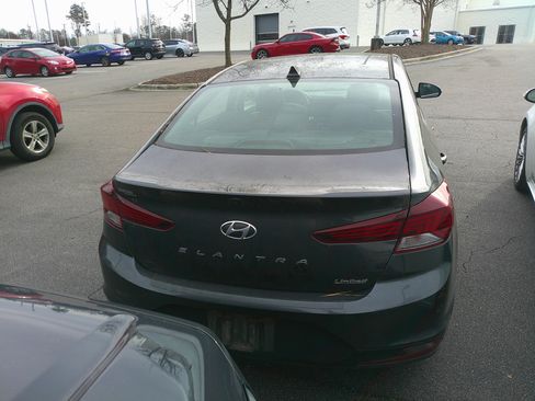 Used 2020 Hyundai Elantra Limited w/ Cargo Package (C1) image 8