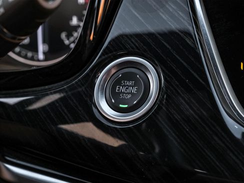 Used 2025 Cadillac XT6 Premium Luxury image 19