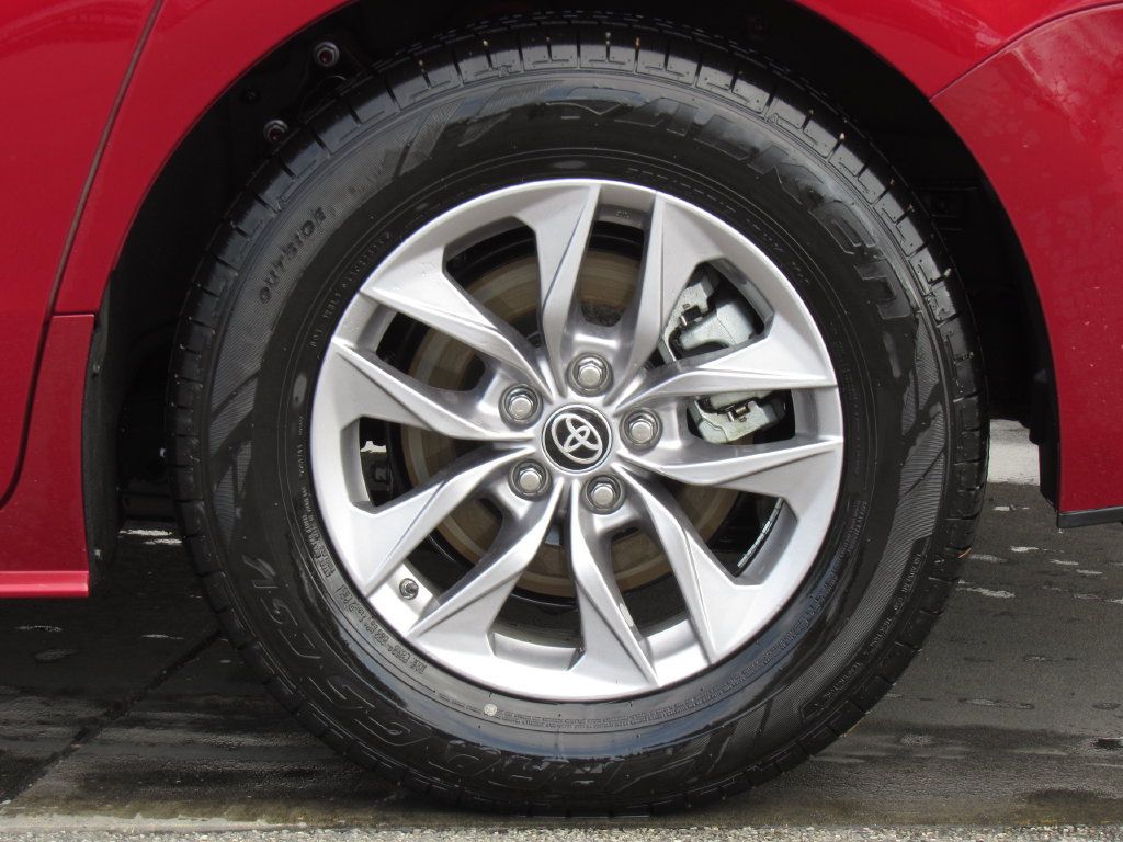 Certified 2023 Toyota Sienna XLE w/ XLE Plus Package AWD/4WD image 10