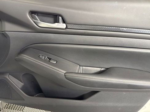 Used 2025 Nissan Altima 2.5 SV image 18