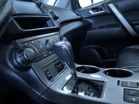 Used 2013 Toyota Highlander SE image 21