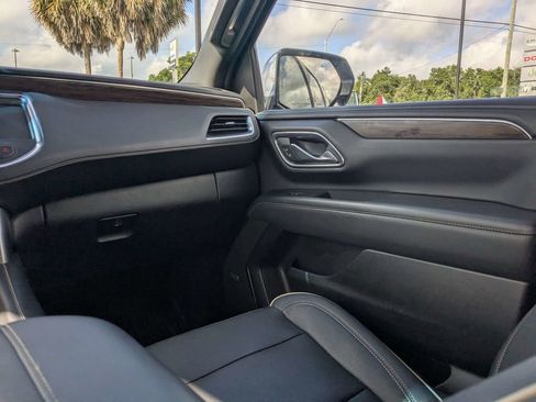 Used 2023 Chevrolet Suburban Premier AWD/4WD image 18