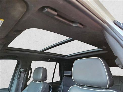 Used 2021 Chevrolet Tahoe Premier w/ Premium Package RWD image 22