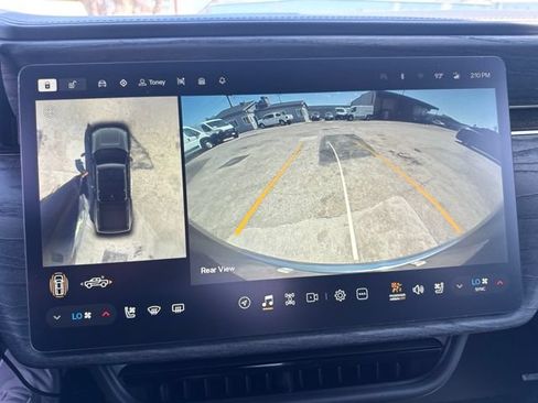 Used 2022 Rivian R1T Adventure AWD/4WD image 23